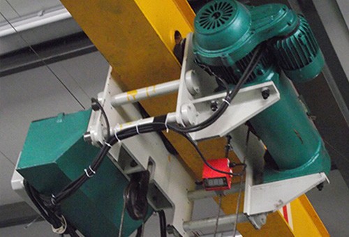 Workshop low headroom wire rope electric